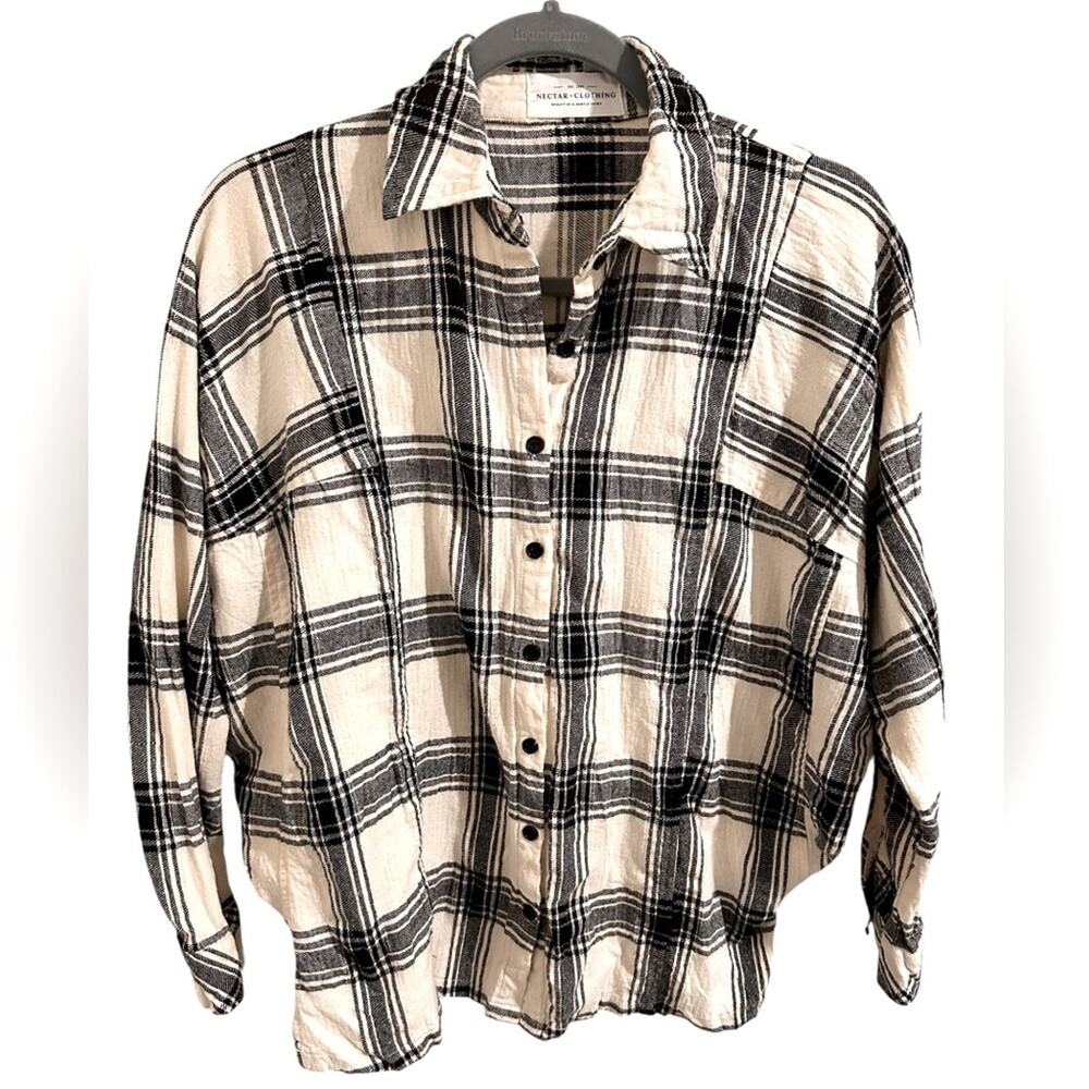 Nectar Clothing Dolman Sleeve Plaid Button Front Top Black and Cream, size M/L